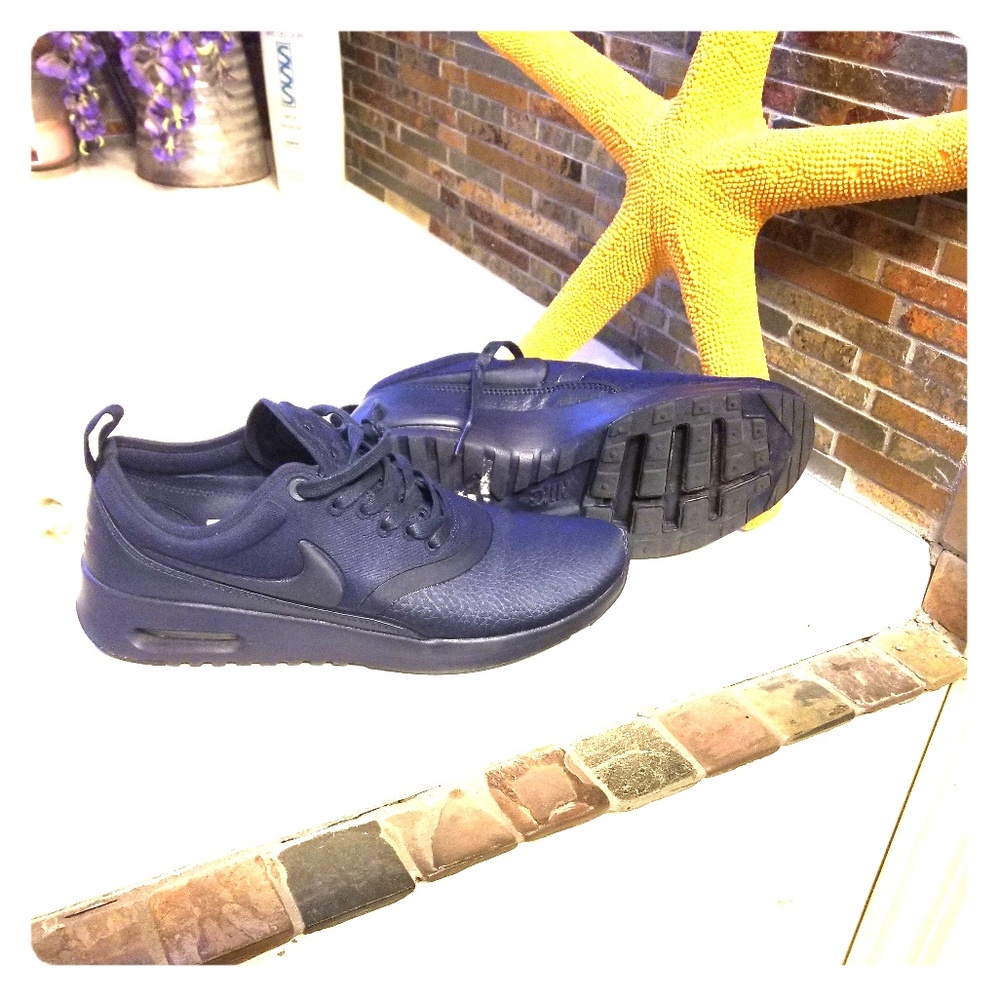 Nike tennis shoes